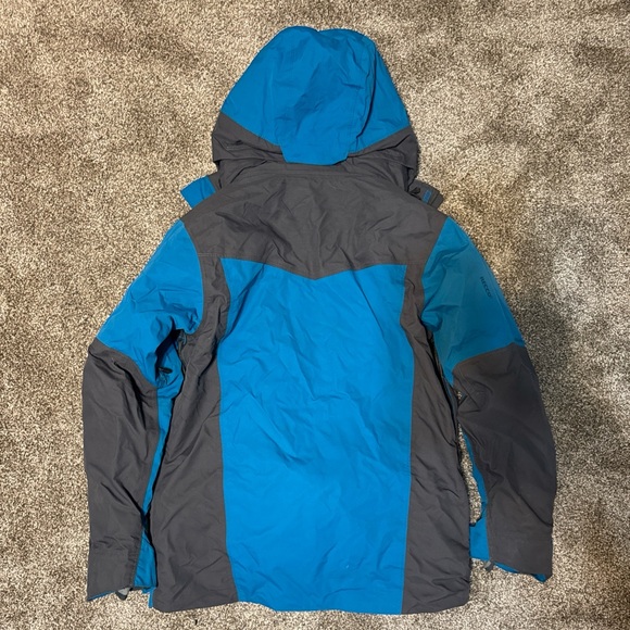 Mountain Hardware Winter Ski Coat with Zip out jacket; Size Medium - Picture 7 of 7